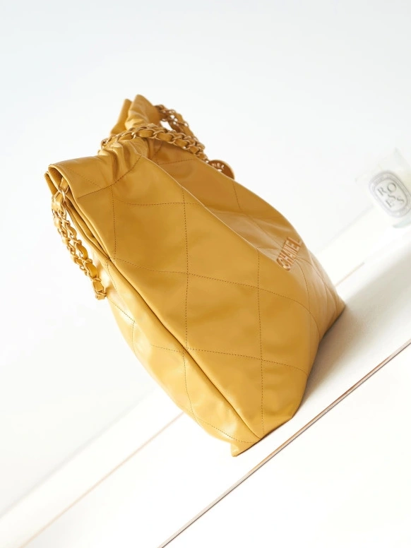 First Bag Ru HANDBAG CHANEL 22 0723